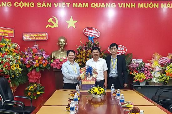 Hình ảnh các đơn vị đến thăm và chúc mừng Nhà trường nhân dịp ngày Nhà giáo Việt Nam 20-11-2020.
